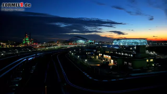 Mittelfristig soll Sotschi ein Nachtrennen werden - eine gute Idee, wenn man die tolle Atmosphäre am Gelände der Olympischen Winterspiele 2014 einmal nach Sonnenuntergang wirken lässt. "Kann ich mir gut vorstellen", sagt Bernie Ecclestone. "Wenn die Russen das wollen, unterstütze ich das." Foto zur News: Mittelfristig soll Sotschi ein Nachtrennen werden - eine gute Idee, wenn man die tolle Atmosphäre am Gelände der Olympischen Winterspiele 2014 einmal nach Sonnenuntergang wirken lässt. "Kann ich mir gut vorstellen", sagt Bernie Ecclestone. "Wenn die Russen das wollen, unterstütze ich das."