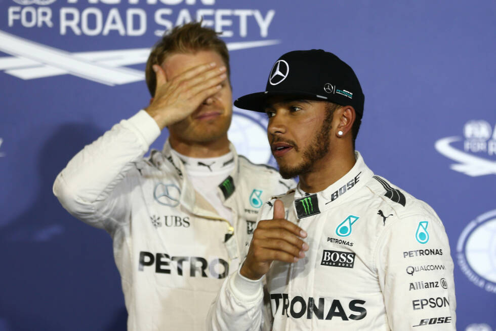 Foto zur News: Bis Q2 gibt es keine einzige Session, in der Lewis Hamilton schneller ist als Rosberg, aber als es drauf ankommt, packt der Weltmeister wieder seine ganze Klasse aus: 51. Pole-Position! Dabei lässt er sich vom Ausritt im ersten Q3-Run nicht irritieren.