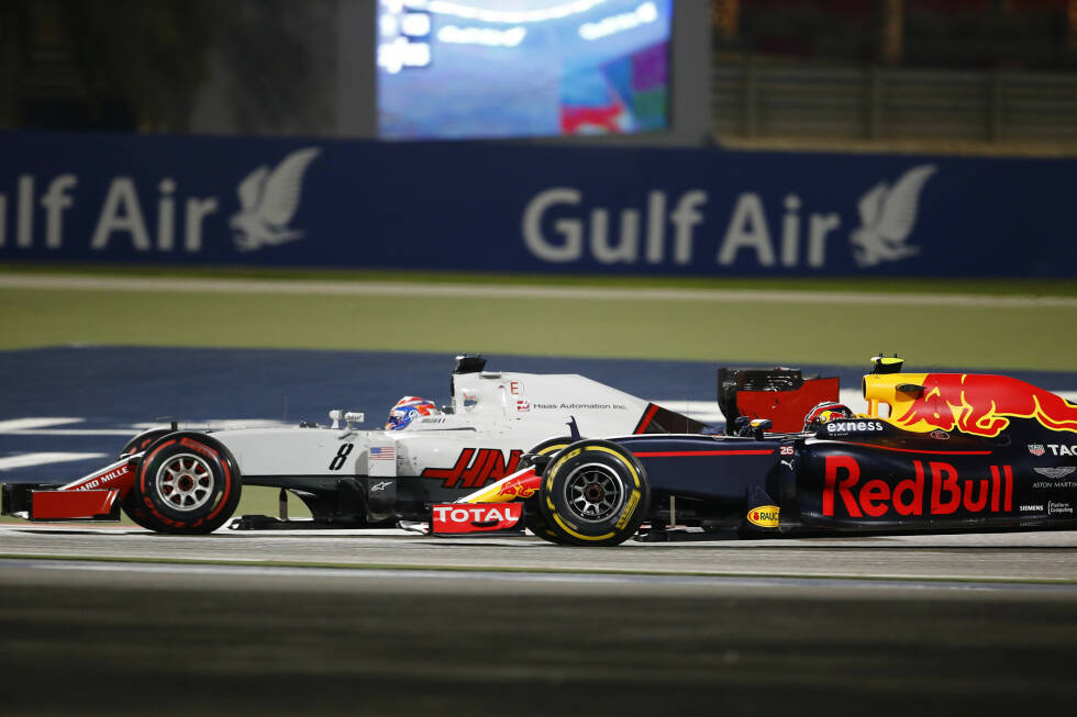 Foto zur News: Technikchef Günther Steiner kann sich das Lächeln nicht verkneifen, als Romain Grosjean mit den Supersofts fliegt und Stars wie Ricciardo und Massa alt aussehen lässt. Der Haas-Pilot ist zwischenzeitlich sensationell Vierter, wird am Ende Fünfter. &quot;Absolutely awesome!&quot;