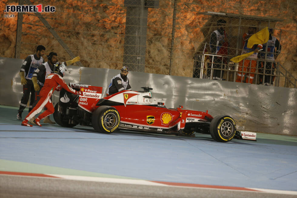 Foto zur News: Das Wochenende beginnt schon schlecht: 15 Minuten vor Ende des Freitagstrainings wird an Sebastian Vettels Ferrari die Radmutter hinten links locker. Mercedes dominiert indes nach Belieben: 1,8 Sekunden Vorsprung in FT1, 1,3 in FT2.