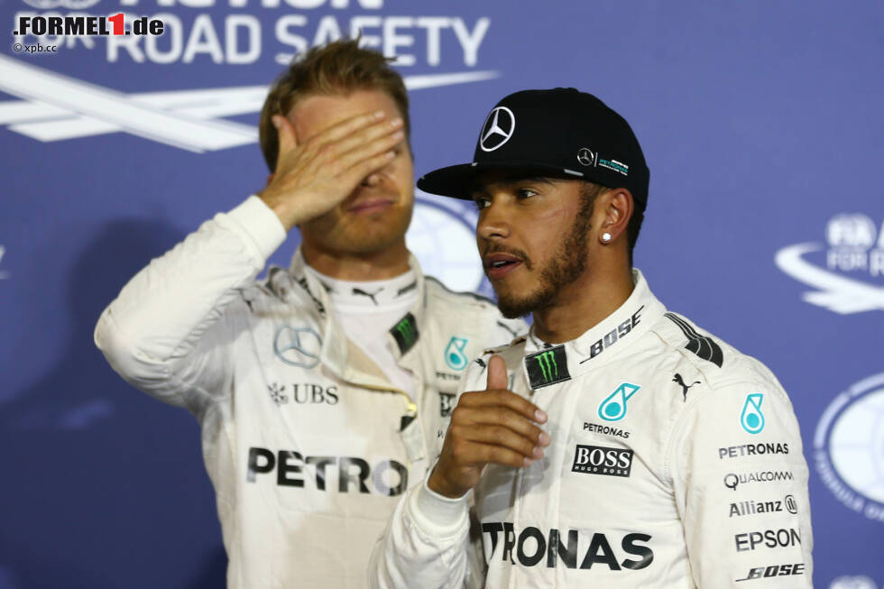 Foto zur News: Bis Q2 gibt es keine einzige Session, in der Lewis Hamilton schneller ist als Rosberg, aber als es drauf ankommt, packt der Weltmeister wieder seine ganze Klasse aus: 51. Pole-Position! Dabei lässt er sich vom Ausritt im ersten Q3-Run nicht irritieren.