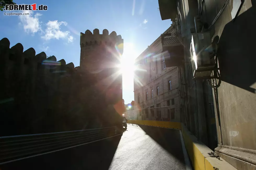 Foto zur News: Willkommen in Baku! Die Formel 1 gastiert an diesem Wochenende erstmals in der aserbaidschanischen Hauptstadt. Wir zeigen euch schon vorab die spektakulären Eindrücke des neuesten Kurses in unserer Fotostrecke.