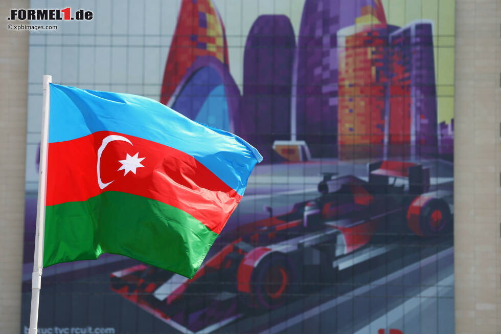 Foto zur News: Mit dem Europa-Grand-Prix in Aserbaidschan erobert die Formel 1 2016 Neuland: Das Rennen in der 9,5 Millionen Einwohner zählenden Ex-Sowjetrepublik am Kaspischen Meer ist das erste in der Region und dem Handel mit Rohöl zu verdanken, der das Land reich gemacht hat. Jetzt drängt es mit Großveranstaltungen auf die Weltbühne.