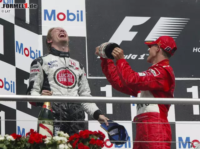 #7: Deutschland 2004. Eigentlich sprach alles gegen ihn: Die FIA hatte BARs FTT verboten, wegen eines Motorwechsels musste er zehn Plätze nach hinten, der Helm saß locker. Aber Button fuhr einen langen Stint, schlug bei freier Fahrt ein tolles Tempo an, schnappte sich Fernando Alonso und musste nur Michael Schumacher den Vortritt lassen. Foto zur News: #7: Deutschland 2004. Eigentlich sprach alles gegen ihn: Die FIA hatte BARs FTT verboten, wegen eines Motorwechsels musste er zehn Plätze nach hinten, der Helm saß locker. Aber Button fuhr einen langen Stint, schlug bei freier Fahrt ein tolles Tempo an, schnappte sich Fernando Alonso und musste nur Michael Schumacher den Vortritt lassen.