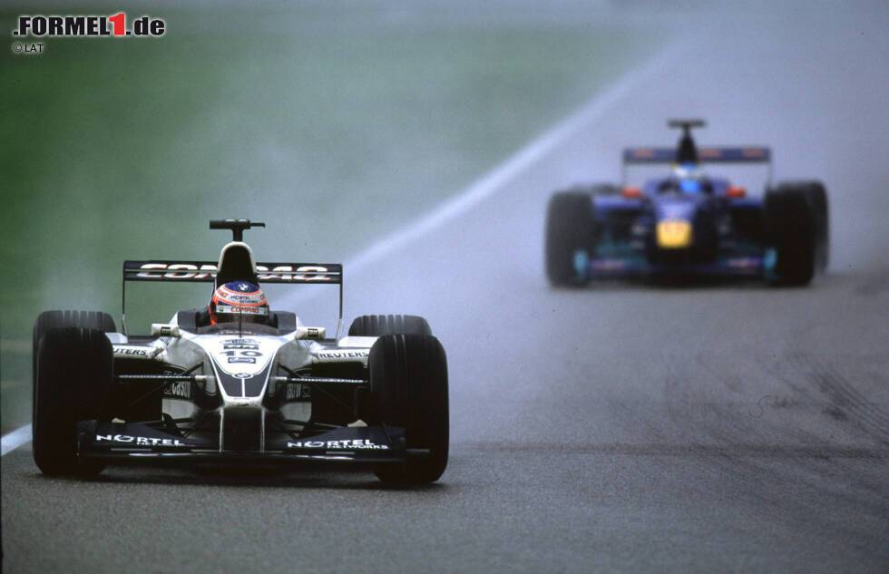#12: Deutschland 2000. Bis ein Verrückter die Strecke in Hockenheim überquerte, schien es nicht Buttons Tag zu werden. Doch als ihn Williams bei einsetzendem Regen zum optimalen Zeitpunkt an die Box holte, witterte er seine Chance - und ließ sich diese nicht entgehen. Platz vier war das beste Ergebnis seiner Debütsaison in der Formel 1. #12: Deutschland 2000. Bis ein Verrückter die Strecke in Hockenheim überquerte, schien es nicht Buttons Tag zu werden. Doch als ihn Williams bei einsetzendem Regen zum optimalen Zeitpunkt an die Box holte, witterte er seine Chance - und ließ sich diese nicht entgehen. Platz vier war das beste Ergebnis seiner Debütsaison in der Formel 1.