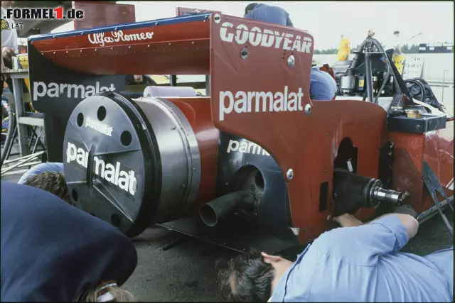 Das "Fan-Car" ist das einzige ungeschlagene Auto in der Geschichte der Königsklasse. In unserer regulären Top 10 findet es allerdings keine Berücksichtigung, da es 1978 lediglich bei einem Grand Prix zum Einsatz kommt und anschließend direkt verboten wird. Trotzdem soll das One-Hit-Wonder hier nicht unerwähnt bleiben! Foto zur News: Das "Fan-Car" ist das einzige ungeschlagene Auto in der Geschichte der Königsklasse. In unserer regulären Top 10 findet es allerdings keine Berücksichtigung, da es 1978 lediglich bei einem Grand Prix zum Einsatz kommt und anschließend direkt verboten wird. Trotzdem soll das One-Hit-Wonder hier nicht unerwähnt bleiben!