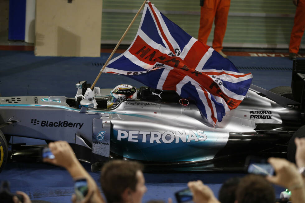 Foto zur News: 2014 bricht das Mercedes-Zeitalter in der Königsklasse an. Dank des überlegenen Antriebs gewinnen Lewis Hamilton und Nico Rosberg im ersten Jahr der neuen Hybridära 16 von 19 Saisonrennen. Dazu kommen unfassbare 18 Poles und 15 weitere Podestplätze. Die Herrschaft der Silberpfeile hat damit aber gerade erst begonnen...