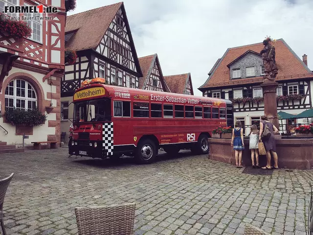 Was einst die "Schumi-Rotkäppchen", sind heute die Vettel-Fans: Mit dem originellen Fan-Bus reisen sie direkt von Heppen- nach Hockenheim an. Das mit dem ersten Sieg in der Heimat klappt aber wieder nicht: "Super-Seb" muss sich mit Platz fünf begnügen. Foto zur News: Was einst die "Schumi-Rotkäppchen", sind heute die Vettel-Fans: Mit dem originellen Fan-Bus reisen sie direkt von Heppen- nach Hockenheim an. Das mit dem ersten Sieg in der Heimat klappt aber wieder nicht: "Super-Seb" muss sich mit Platz fünf begnügen.