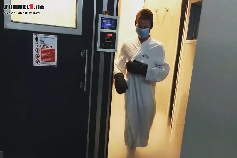 Seine Formel-1-Karriere neigt sich dem Ende zu, aber das Training wird bei Jenson Button immer härter. Bei minus 20 Grad in der Kältekammer bereitet er sich auf seine nächsten Triathlons vor. Keine schlechte Idee für Mexiko: Das Freitagstraining beginnt bei fröstelnden zwölf Grad Celsius. Foto zur News: Seine Formel-1-Karriere neigt sich dem Ende zu, aber das Training wird bei Jenson Button immer härter. Bei minus 20 Grad in der Kältekammer bereitet er sich auf seine nächsten Triathlons vor. Keine schlechte Idee für Mexiko: Das Freitagstraining beginnt bei fröstelnden zwölf Grad Celsius.