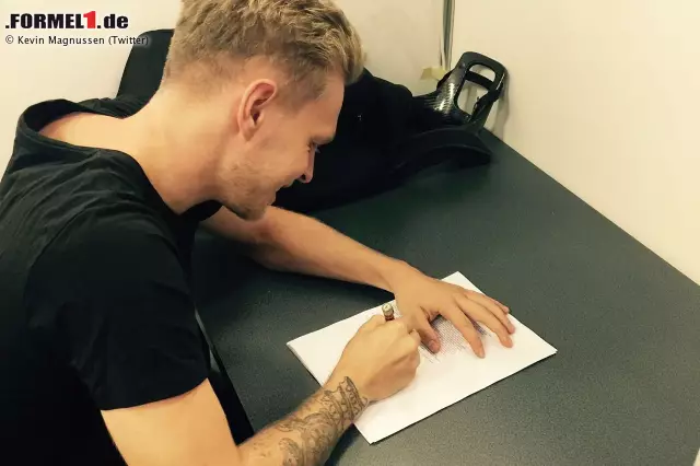 Abschließend noch zwei wichtige News aus den hinteren Regionen des Feldes: Kevin Magnussen unterschreibt für 2017 beim Haas-Team, ... Foto zur News: Abschließend noch zwei wichtige News aus den hinteren Regionen des Feldes: Kevin Magnussen unterschreibt für 2017 beim Haas-Team, ...