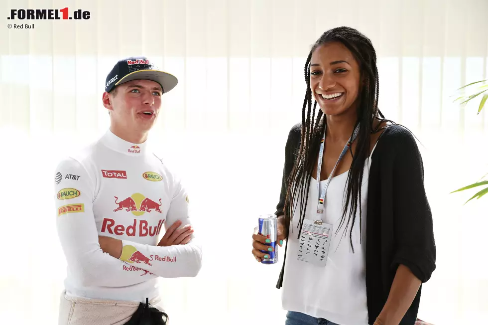 Foto zur News: Der hat jetzt auch echte Promi-Fans: Die Belgierin Nafissatou Thiam hat bei den Olympischen Spielen in Rio Gold im Siebenkampf gewonnen. Man könnte sagen: Landsleute unter sich. Denn Verstappen hat eine belgische Mutter und einen belgischen Reisepass - fährt aber mit niederländischer Lizenz.