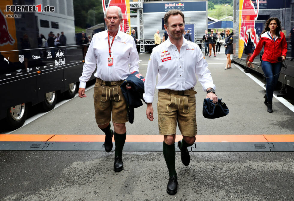 Foto zur News: Heim-Grand-Prix bedeutet für die Red-Bull-Chefs auch, &quot;Lederhosn&quot; tragen zu müssen. Einen steirischen &quot;Schuahplattler&quot; ersparen uns die Herren aber. Zum Glück...