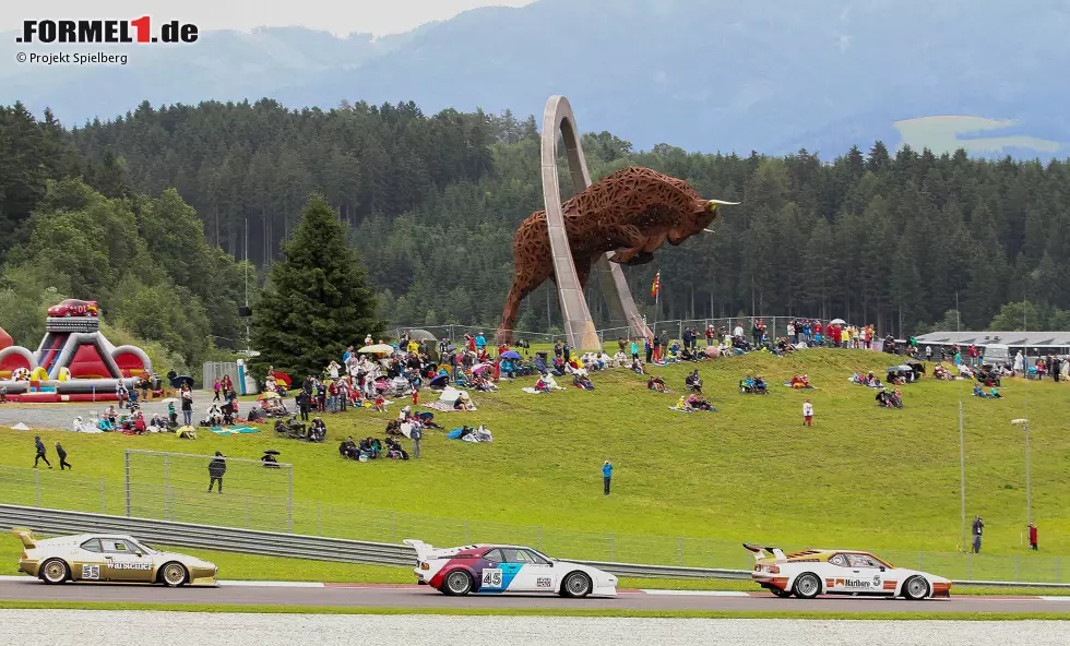 ... am Steuer des BMW M1 Procar machen aber alle noch gute Figur. Einige der Herren fahren Autos, die ihnen selbst gehören. "Also muss ich ein bissl aufpassen, dass wir keinen Blödsinn machen", lacht Berger vor dem Start des Legendenrennens. Foto zur News: ... am Steuer des BMW M1 Procar machen aber alle noch gute Figur. Einige der Herren fahren Autos, die ihnen selbst gehören. "Also muss ich ein bissl aufpassen, dass wir keinen Blödsinn machen", lacht Berger vor dem Start des Legendenrennens.