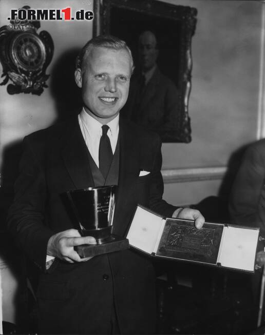 Den Anfang macht Mike Hawthorn, Großbritanniens erster Weltmeister. Hawthorn holt 1958 mit Ferrari seinen ersten und einzigen Formel-1-Titel und kündigt danach seinen Rücktritt an. Doch auch ohne diesen hätte er seinen Titel im kommenden Jahr nicht verteidigen können... Den Anfang macht Mike Hawthorn, Großbritanniens erster Weltmeister. Hawthorn holt 1958 mit Ferrari seinen ersten und einzigen Formel-1-Titel und kündigt danach seinen Rücktritt an. Doch auch ohne diesen hätte er seinen Titel im kommenden Jahr nicht verteidigen können...
