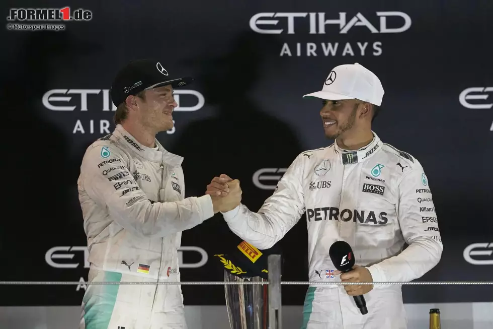 Rosbergs Abgang kommt überraschend. Kaum einer hatte eine Ahnung, als er am Freitag nach dem WM-Titel 2016 im Rahmen der FIA-Gala seine Entscheidung verkündet. Die Jahre bei Mercedes und die Dauerfehde mit Lewis Hamilton sind genug für ihn. Foto zur News: Rosbergs Abgang kommt überraschend. Kaum einer hatte eine Ahnung, als er am Freitag nach dem WM-Titel 2016 im Rahmen der FIA-Gala seine Entscheidung verkündet. Die Jahre bei Mercedes und die Dauerfehde mit Lewis Hamilton sind genug für ihn.