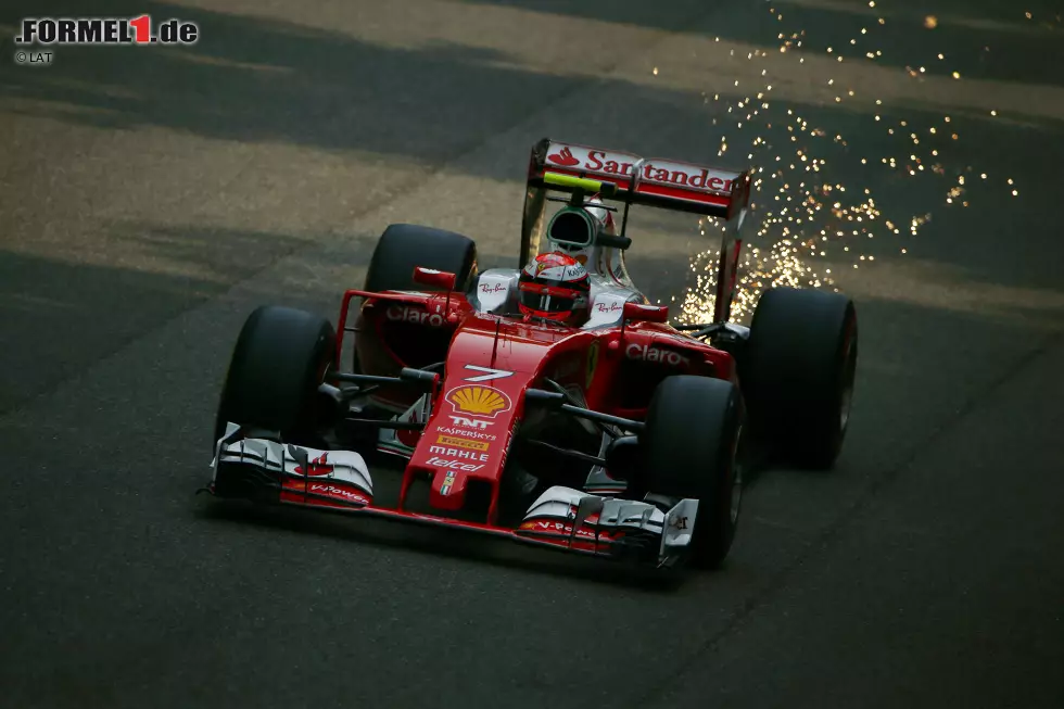 Ferrari hat vor Monza drei Token in ein leistungssteigerndes Update des Verbrennungsmotors investiert. Damit ist die Weiterentwicklung 2016 antriebsseitig abgeschlossen. Im Vergleich zur Konkurrenz setzt Ferrari auf einen recht großen Heckflügel. Foto zur News: Ferrari hat vor Monza drei Token in ein leistungssteigerndes Update des Verbrennungsmotors investiert. Damit ist die Weiterentwicklung 2016 antriebsseitig abgeschlossen. Im Vergleich zur Konkurrenz setzt Ferrari auf einen recht großen Heckflügel.