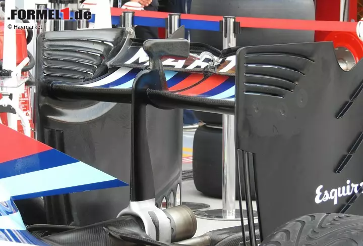 Auch Williams hat für Monza einen Low-Downforce-Heckflügel entwickelt. Die Hauptscheibe befindet sich jedoch nicht am höchstmöglichen Punkt, sondern ein paar Zentimeter tiefer. So konnten auf den seitlichen Endplatten Schlitze eingeschnitten werden, die den Luftwiderstand reduzieren. Foto zur News: Auch Williams hat für Monza einen Low-Downforce-Heckflügel entwickelt. Die Hauptscheibe befindet sich jedoch nicht am höchstmöglichen Punkt, sondern ein paar Zentimeter tiefer. So konnten auf den seitlichen Endplatten Schlitze eingeschnitten werden, die den Luftwiderstand reduzieren.