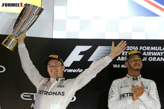 Zehn Siege haben für Lewis Hamilton nicht ausgereicht. Obwohl der Brite eine zweistellige Anzahl an Siegen holt, geht der WM-Titel an Teamkollege Nico Rosberg mit neun Erfolgen. Dass ein Fahrer die meisten Saisonsiege holt, am Ende aber ohne Titel dasteht, gab es in der Geschichte öfter: Wir zeigen euch die Fälle... Zehn Siege haben für Lewis Hamilton nicht ausgereicht. Obwohl der Brite eine zweistellige Anzahl an Siegen holt, geht der WM-Titel an Teamkollege Nico Rosberg mit neun Erfolgen. Dass ein Fahrer die meisten Saisonsiege holt, am Ende aber ohne Titel dasteht, gab es in der Geschichte öfter: Wir zeigen euch die Fälle...