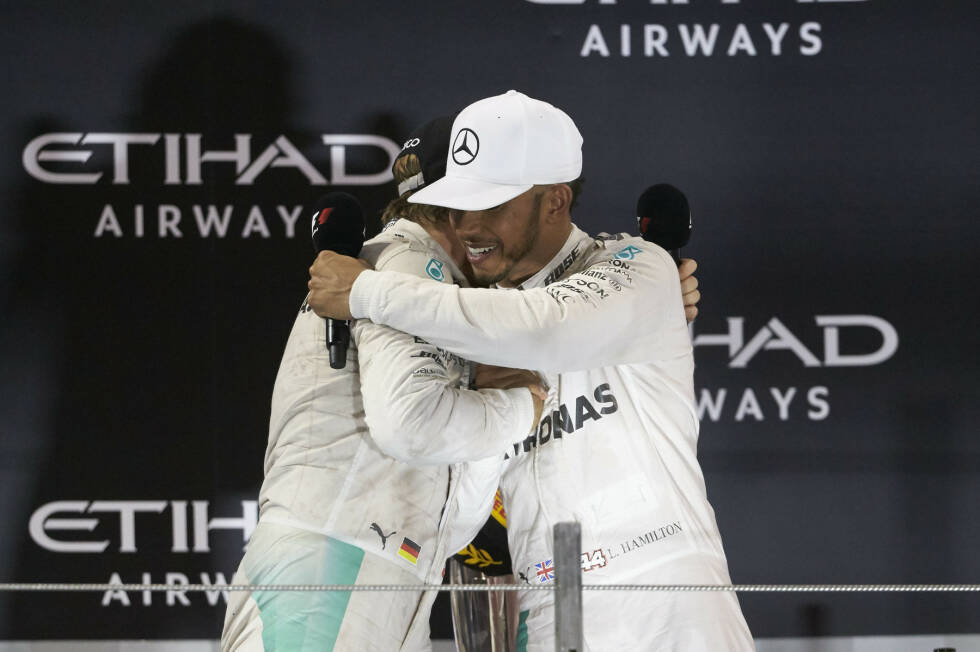 Foto zur News: 2016: Weltmeister Nico Rosberg (9), meiste Siege Lewis Hamilton (10)
