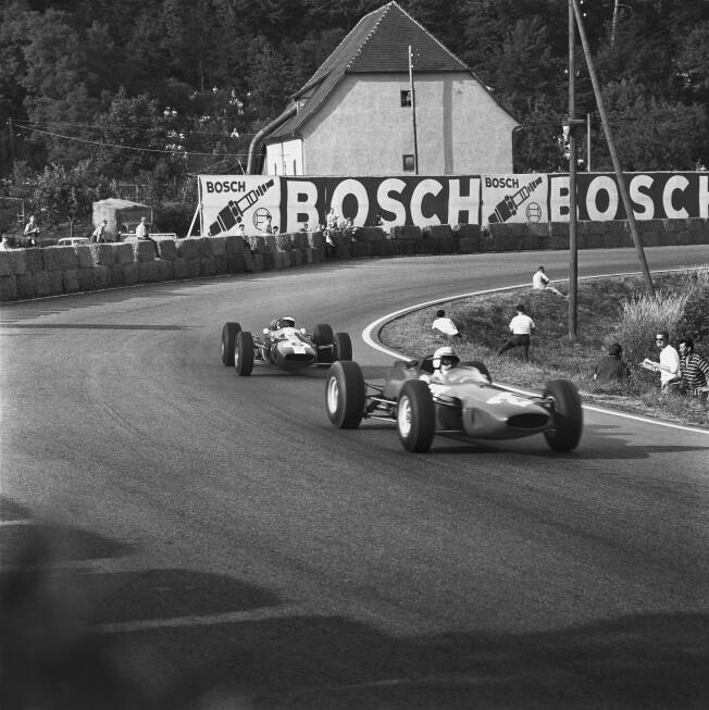Foto zur News: 1964: Weltmeister John Surtees (2), meiste Siege Jim Clark (3)
