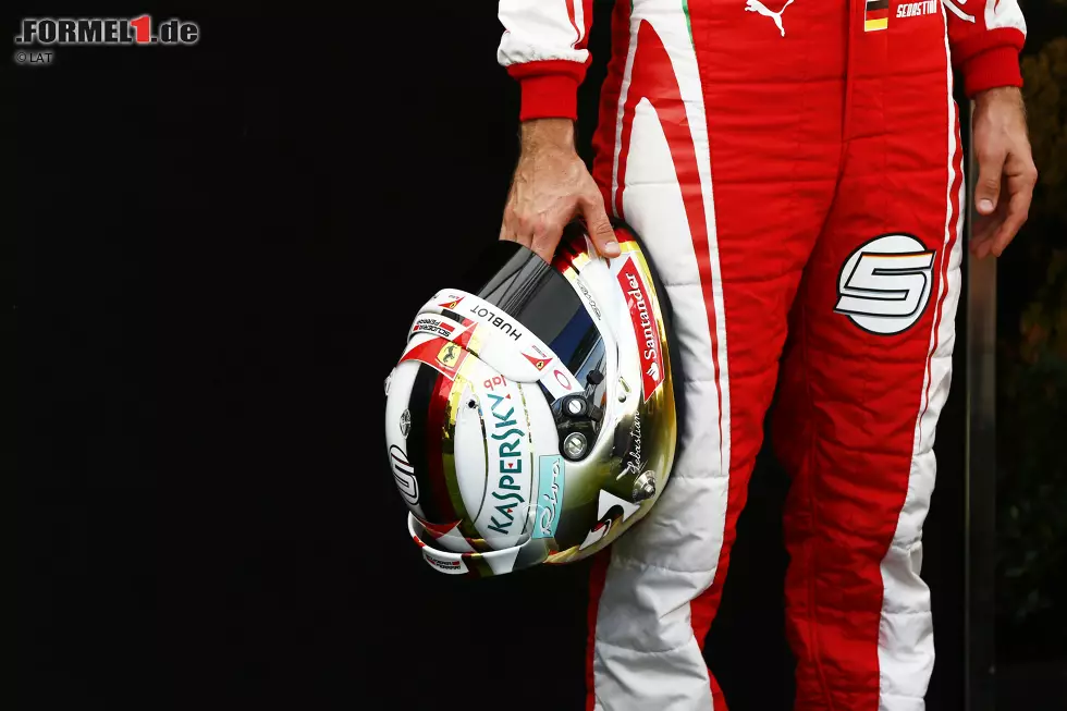 Sebastian Vettel (Ferrari, #5) hat beim Wechsel zu Ferrari sein früher auf Red Bull abgestimmtes Helmdesign verändert. Foto zur News: Sebastian Vettel (Ferrari, #5) hat beim Wechsel zu Ferrari sein früher auf Red Bull abgestimmtes Helmdesign verändert.