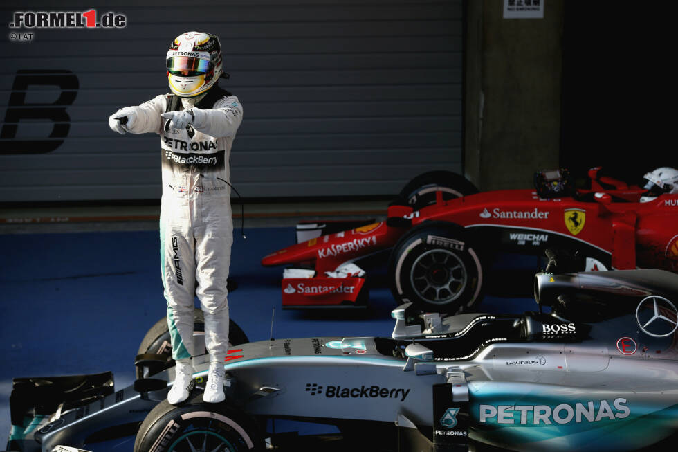 Foto zur News: Lewis Hamilton ist mit Siegen in den Jahren 2008, 2011, 2014 und 2015 der erfolgreichste Pilot in China. Der einzige andere Fahrer, der das Rennen mehrfach gewinnen konnte, ist Fernando Alonso mit Siegen 2005 und 2013.