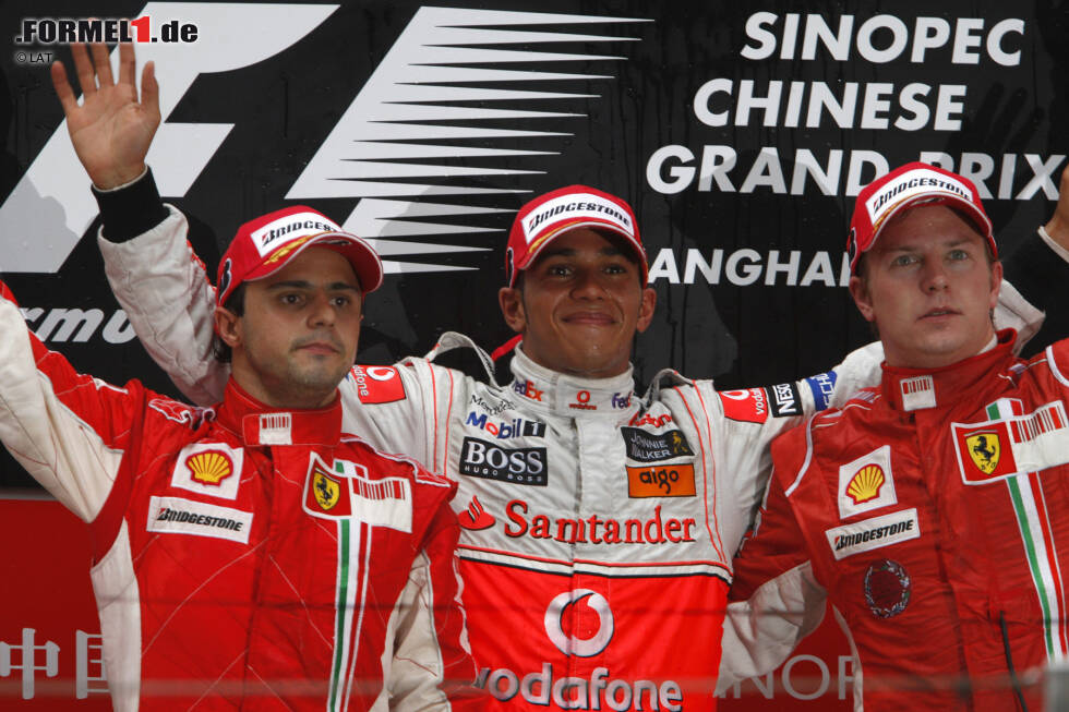 Foto zur News: Hamilton stand auch häufiger als jeder andere Fahrer auf dem Podium. Zu seinen vier Siegen kommen ein zweiter Platz 2010 und zwei dritte Plätze 2012 und 2013. Alonso und Kimi Räikkönen folgen mit je fünf Podestplätzen in Schanghai. Jenson Button und Nico Rosberg haben vier, Sebastian Vettel drei und Mark Webber und Felipe Massa je zwei.