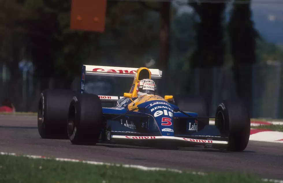 Foto zur News: Nico Rosberg kann an diesem Wochenende den fünften Sieg im fünften Saisonrennen feiern und damit einen Rekord einstellen. Diesen teilen sich aktuell Nigel Mansell (1992, Südafrika bis San Marino) und Michael Schumacher (2004, Australien bis Spanien).