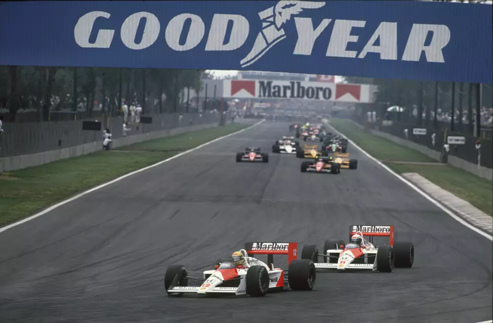 Foto zur News: Sollte Mercedes gewinnen, wäre es saisonübergreifend der elfte Sieg in Folge für das Team. Damit würden sie den Rekord von McLaren einstellen, die 1988 ebenfalls elf Rennen in Folge gewonnen haben. Es wäre zugleich der 50. Sieg von Mercedes in der Formel 1. Damit würden sie in der ewigen Bestenliste mit Red Bull gleichziehen.