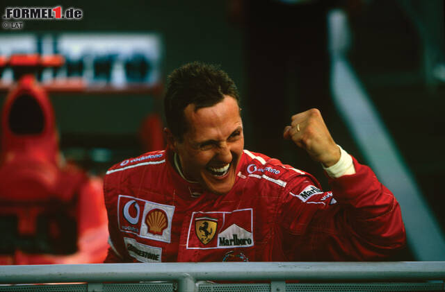 Foto zur News: Die erfolgreichsten Fahrer sind Michael Schumacher und Lewis Hamilton, die beide vier Siege aufweisen. Schumacher war 1994 mit Benetton und 1998, 2001 und 2004 mit Ferrari erfolgreich. Auch Hamilton hat mit zwei Teams gewinnen können: 2007, 2009 und 2012 mit McLaren und 2013 mit Mercedes.