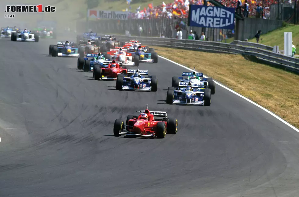 Michael Schumacher ist mit sieben Stück in Sachen Pole-Positions unerreicht. Seine erste war mit Benetton 1994, der Rest kam mit Ferrari (1996, 1997, 2000, 2001, 2004, 2005). Hamilton liegt mit fünf Poles auf Rang zwei (2007, 2008, 2012, 2013, 2015). Foto zur News: Michael Schumacher ist mit sieben Stück in Sachen Pole-Positions unerreicht. Seine erste war mit Benetton 1994, der Rest kam mit Ferrari (1996, 1997, 2000, 2001, 2004, 2005). Hamilton liegt mit fünf Poles auf Rang zwei (2007, 2008, 2012, 2013, 2015).
