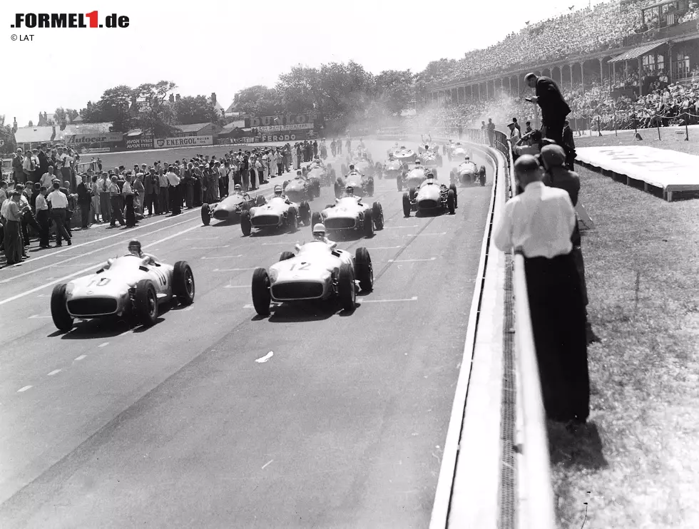 Foto zur News: Das Rennen 2016 markiert die 50. Auflage des Großen Preises von Großbritannien in Silverstone. Aintree hat 1955, 1957, 1959, 1961 und 1962 Rennen ausgerichtet. Brands Hatch war zwischen 1964 und 1986 Austragungsort in geraden Jahren. Alle anderen Rennen fanden in Silverstone statt, so auch der erste WM-Lauf am 13. Mai 1950.