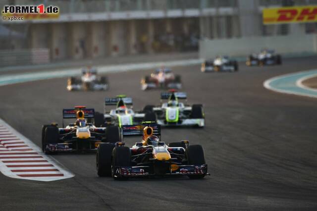 Foto zur News: Das Saisonfinale 2016 wird der achte Grand Prix von Abu Dhabi sein. Der Austragungsort kam 2009 neu in den Formel-1-Kalender. Das erste Rennen auf dem Yas Marina Circuit gewann Sebastian Vettel (Foto), damals noch im Red Bull.