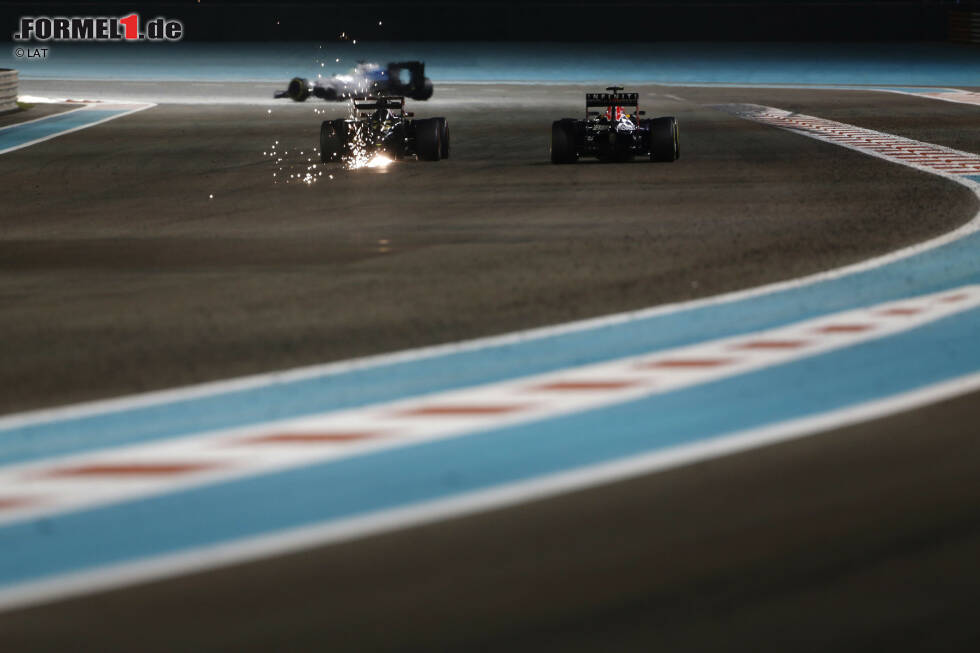 Foto zur News: Sebastian Vettel konnte alle seine drei Abu-Dhabi-Siege am Steuer von Red-Bull-Fahrzeugen einfahren. Das Team aus Milton Keynes ist mit diesen drei Triumphen in der Teamstatistik am erfolgreichsten, Mercedes konnte bislang zwei Siege in Abu Dhabi feiern.