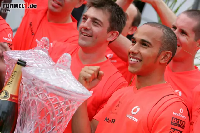 Nächsterfolgreichster Fahrer bei diesem Event ist Lewis Hamilton, mit vier Siegen in Montreal. 2007, 2010 und 2012 setzte er sich auf McLaren durch. Sein bisher letzter Kanada-Sieg im Jahr 2015 gelang ihm auf Mercedes. Foto zur News: Nächsterfolgreichster Fahrer bei diesem Event ist Lewis Hamilton, mit vier Siegen in Montreal. 2007, 2010 und 2012 setzte er sich auf McLaren durch. Sein bisher letzter Kanada-Sieg im Jahr 2015 gelang ihm auf Mercedes.