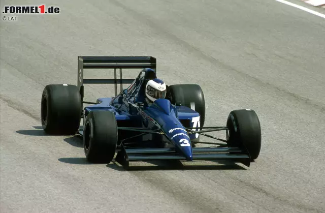 1989 erreichte Jonathan Palmer, der Vater des aktuellen Renault-Fahrers Jolyon Palmer, die einzige schnellste Rennrunde seiner 82 Grand-Prix-Starts umfassenden Laufbahn. Auf Tyrrell erzielte er in der elften Runde des Regenrennens eine Zeit von 1:31.925 Minuten. Foto zur News: 1989 erreichte Jonathan Palmer, der Vater des aktuellen Renault-Fahrers Jolyon Palmer, die einzige schnellste Rennrunde seiner 82 Grand-Prix-Starts umfassenden Laufbahn. Auf Tyrrell erzielte er in der elften Runde des Regenrennens eine Zeit von 1:31.925 Minuten.