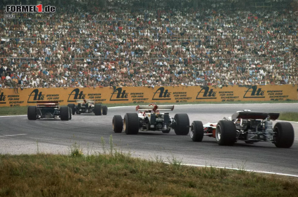 Foto zur News: In Hockenheim fuhr die Formel 1 bisher auf zwei Streckenvarianten. 1970 sowie zwischen 1977 bis 2001 wurde das Rennen auf dem Original-Hochgeschwindigkeits-Layout mit 6,8 Kilometern Länge und bis zu 16 Kurven ausgetragen. Die aktuelle Strecke mit 4,574 Kilometern Länge wird seit 2002 verwendet und von Hermann Tilke entworfen.