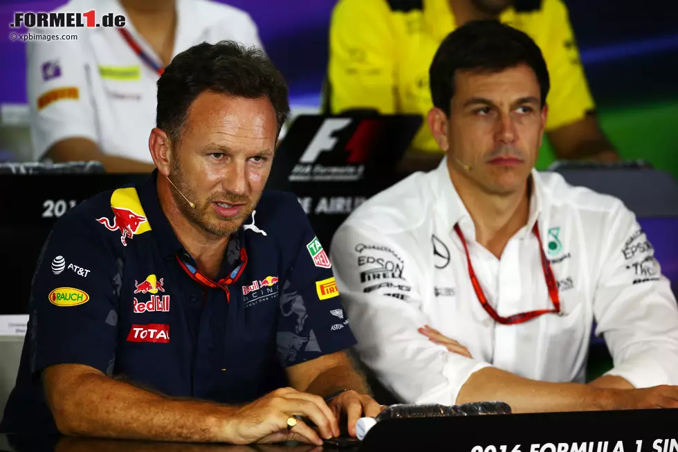 Foto zur News: Ferrari kann seit Sepang reich rechnerisch nicht mehr Konstrukteursweltmeister werden. Mercedes liegt 194 vor Red Bull. Beträgt der Vorsprung nach dem Japan-Rennen 172 oder mehr, wären die Silberpfeile uneinholbar und damit vorzeitig Weltmeister. Um das zu verhindern, müsste Red Bull in Suzuka 23 Punkte mehr holen als Mercedes.