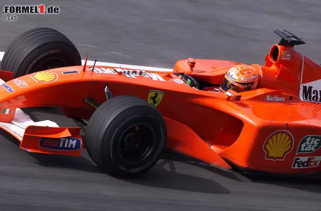 Michael Schumacher hält mit fünf ersten Plätzen den Pole-Position-Rekord in Sepang. Bei der Premiere 1999 stand er ebenso ganz vorne wie 2000, 2001, 2002 und 2004. Lewis Hamilton stand schon dreimal auf Pole; 2012 auf McLaren und 2014 und 2015 auf Mercedes. Foto zur News: Michael Schumacher hält mit fünf ersten Plätzen den Pole-Position-Rekord in Sepang. Bei der Premiere 1999 stand er ebenso ganz vorne wie 2000, 2001, 2002 und 2004. Lewis Hamilton stand schon dreimal auf Pole; 2012 auf McLaren und 2014 und 2015 auf Mercedes.