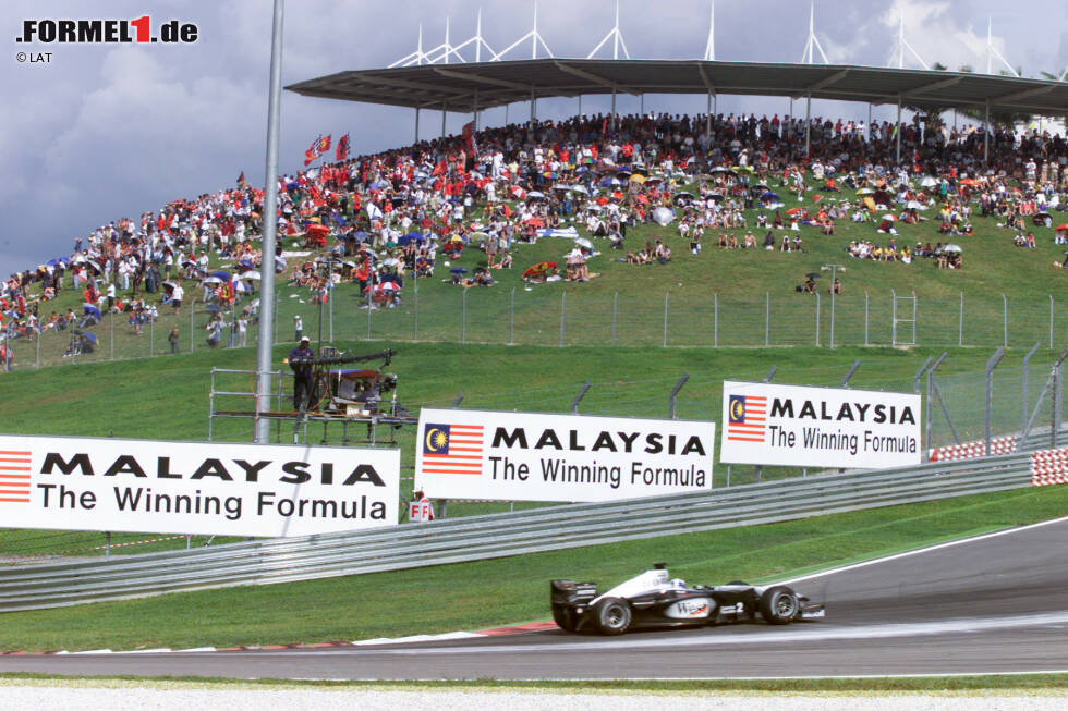 Foto zur News: Der erste Grand Prix fand am 17. Oktober 1999 statt. Im Jahr 2000 trug Malaysia am 22. Oktober das Saisonfinale aus. Danach fand das Rennen elfmal im März und viermal im April statt. 2016 wurde Malaysia zum ersten Mal seit 2000 wieder in den letzten Saisonabschnitt gerückt.