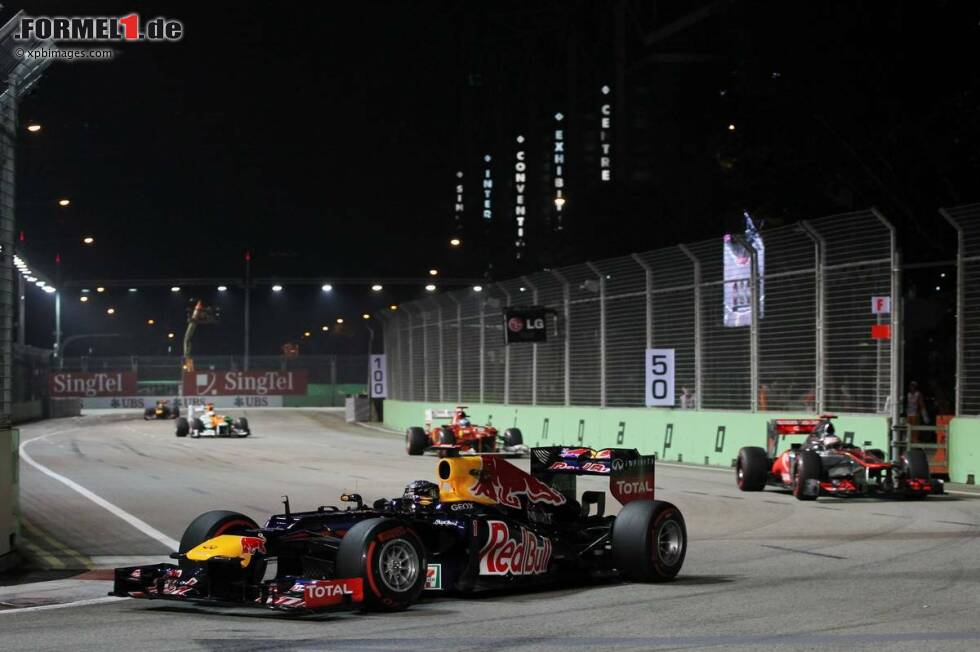 Foto zur News: Sebastian Vettel ist mit vier Siegen der erfolgreichste Fahrer beim Grand Prix von Singapur. Dem viermaligen Weltmeister gelang mit Red Bull zwischen 2011 und 2013 ein Hattrick, ehe er mit Ferrari auch das Rennen im Vorjahr gewann. Er ist somit der bislang letzte Sieger des Rennens.