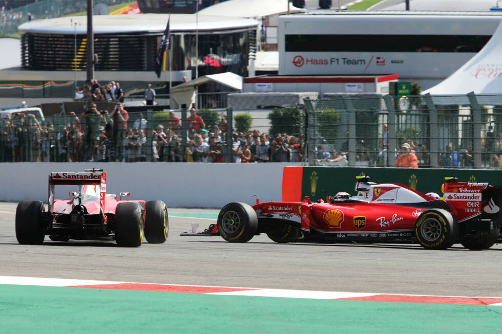 Foto zur News: Ferrari ist ohnehin genug gestraft: Beide fallen weit zurück und müssen am Ende der ersten Runde an die Box kommen, um weiterfahren zu können. Dass dabei noch die Plätze sechs und neun herausspringen, ist &quot;Schadensbegrenzung&quot;, wie Vettel nach dem Rennen feststellt.