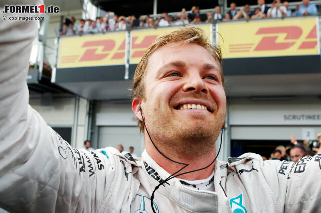 Foto zur News: Saisonsieg Nummer fünf für Nico Rosberg bei der Premiere in Aserbaidschan: Der Deutsche setzte sich 2016 auf dem neuen Straßenkurs in Baku in einem todlangweiligen Rennen durch, nachdem das Wochenende mit Hochspannung auf allen Ebenen begonnen hatte. Wir werfen einen Blick zurück auf die Highlights des damaligen "Europa-Grand-Prix".
