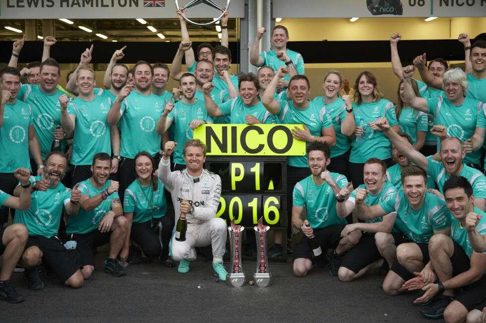 Foto zur News: ...und ein auf 24 Punkte gewachsener Rückstand auf WM-Leader Nico Rosberg, der den fünften Rennsieg im siebten Grand Prix der Saison feierte.