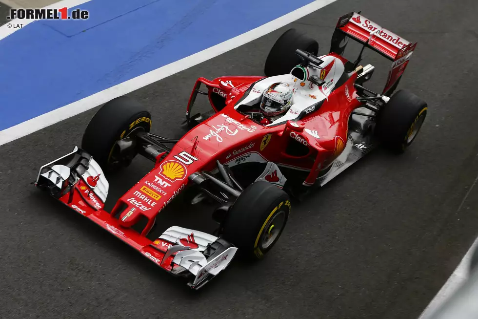 Foto zur News: Zum zweiten Mal hintereinander geht Sebastian Vettel wegen Getriebewechsels mit einem Handicap von fünf Startpositionen ins Qualifying. Weil der Ferrari in Silverstone auch einfach zu langsam ist, bedeutet das unterm Strich den elften Startplatz. Die WM-Hoffnungen sind nach Silverstone praktisch dahin: 70 Punkte Rückstand.