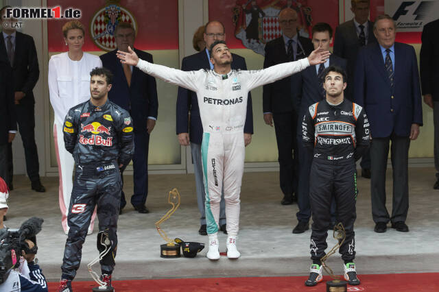 Foto zur News: Der Bann ist gebrochen: Lewis Hamilton gewinnt nach acht sieglosen Rennen wieder einen Grand Prix, seinen ersten in Monaco seit 2008. Daniel Ricciardo fühlt sich "gefickt", weil ihm Red Bull den zweiten Sieg hintereinander kostet. Und Sergio Perez strahlt: "Ich wusste, dass Monaco im Regen eine Gelegenheit ist, mein Talent zu zeigen."
