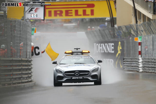 Foto zur News: Wegen Regens startet das Rennen hinter dem Safety-Car. In den sozialen Netzwerken wird die Formel 1 als Sport für Weicheier geshitstormt. Auch Experte Marc Surer wundert sich: "Wollen sie warten, bis die Strecke trocken ist? Das ist kein Racing!"