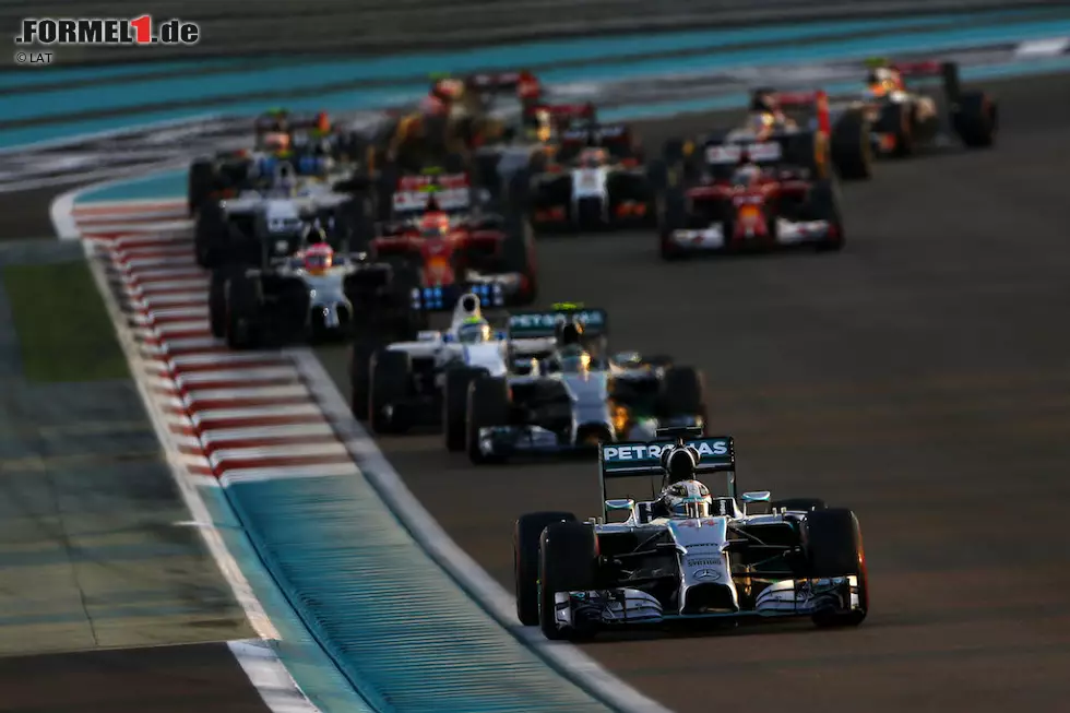 Der Abu-Dhabi-Grand-Prix 2014 und der "doppelte" Sieg zum WM-Titel: Weil es damals im letzten Saisonrennen doppelte Punkte gibt, muss Hamilton trotz deutlicher Gesamtführung um seine zweite Formel-1-Krone bangen. Noch mehr, als Rivale Rosberg ihm im Qualifying eine schallende Ohrfeige verpasst... Foto zur News: Der Abu-Dhabi-Grand-Prix 2014 und der "doppelte" Sieg zum WM-Titel: Weil es damals im letzten Saisonrennen doppelte Punkte gibt, muss Hamilton trotz deutlicher Gesamtführung um seine zweite Formel-1-Krone bangen. Noch mehr, als Rivale Rosberg ihm im Qualifying eine schallende Ohrfeige verpasst...