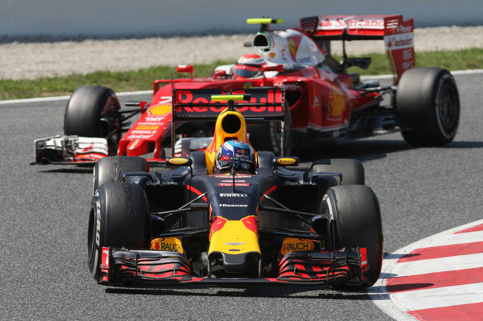 Foto zur News: Das zweite Duell Red Bull vs. Ferrari ist weniger dramatisch: Räikkönen fährt 4,5 Sekunden Rückstand auf Verstappen nach seinem zweiten Boxenstopp binnen neun Runden zu - schafft es aber in über 20 Runden nicht, auch nur eine einzige Attacke zu reiten. Verstappen behält die Nerven...