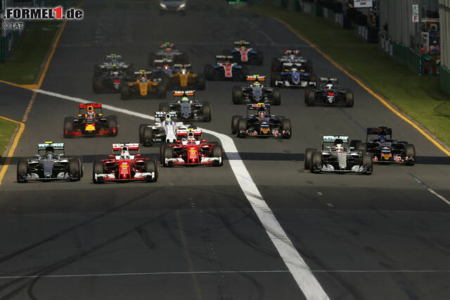Foto zur News: Start ins erste Rennen 2016: Sebastian Vettel kommt am besten weg, Hamilton am schlechtesten - und ganz hinten schiebt sich Rookie Pascal Wehrlein sensationell vom 21. auf den 14. Platz!
